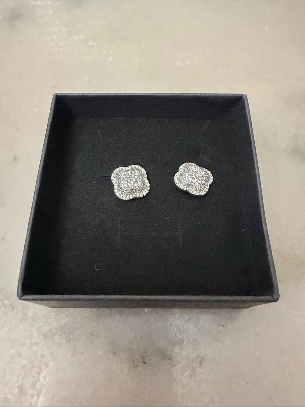 Pavé flower  Stud Earrings in Silver Tone - Women Jewelry
